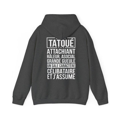 Je suis tatoué, attachiant, râleur, asocial, grande gueule, un sale caractère, célibataire et j'assume