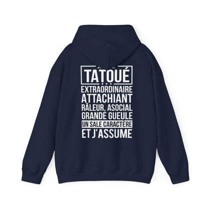 Je suis tatoué, extraordinaire, attachiant, râleur, asocial, grande gueule, un sale caractère et j'assume