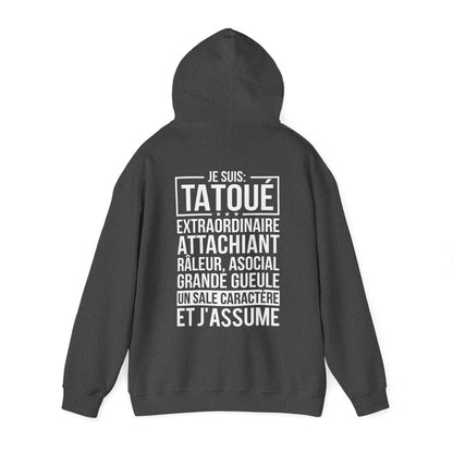 Je suis tatoué, extraordinaire, attachiant, râleur, asocial, grande gueule, un sale caractère et j'assume