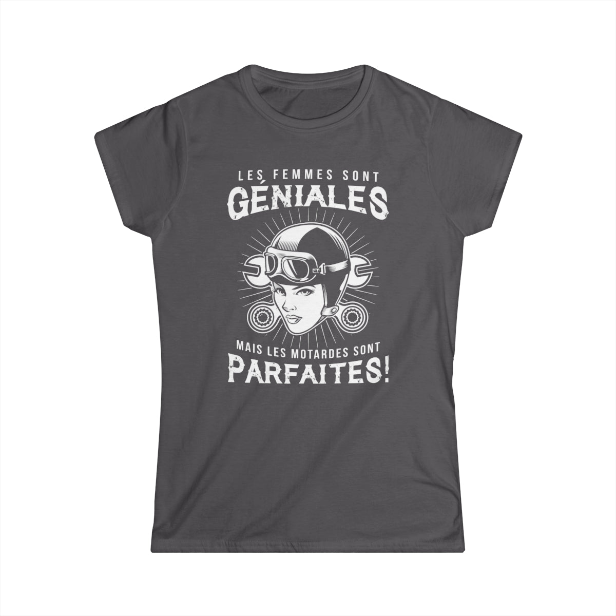 Je suis une femme simple j'aime la moto et les mojitos