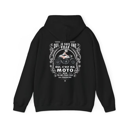 Je suis une fille, c'est ma moto, non, tu peux pas la conduire