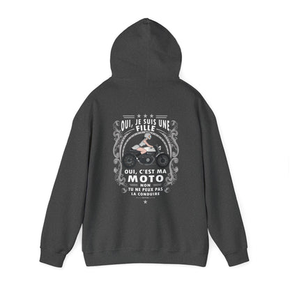 Je suis une fille, c'est ma moto, non, tu peux pas la conduire