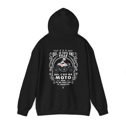 Je suis une fille, c'est ma moto, non, tu peux pas la conduire