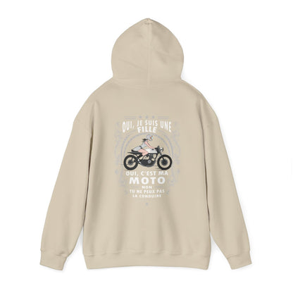 Je suis une fille, c'est ma moto, non, tu peux pas la conduire