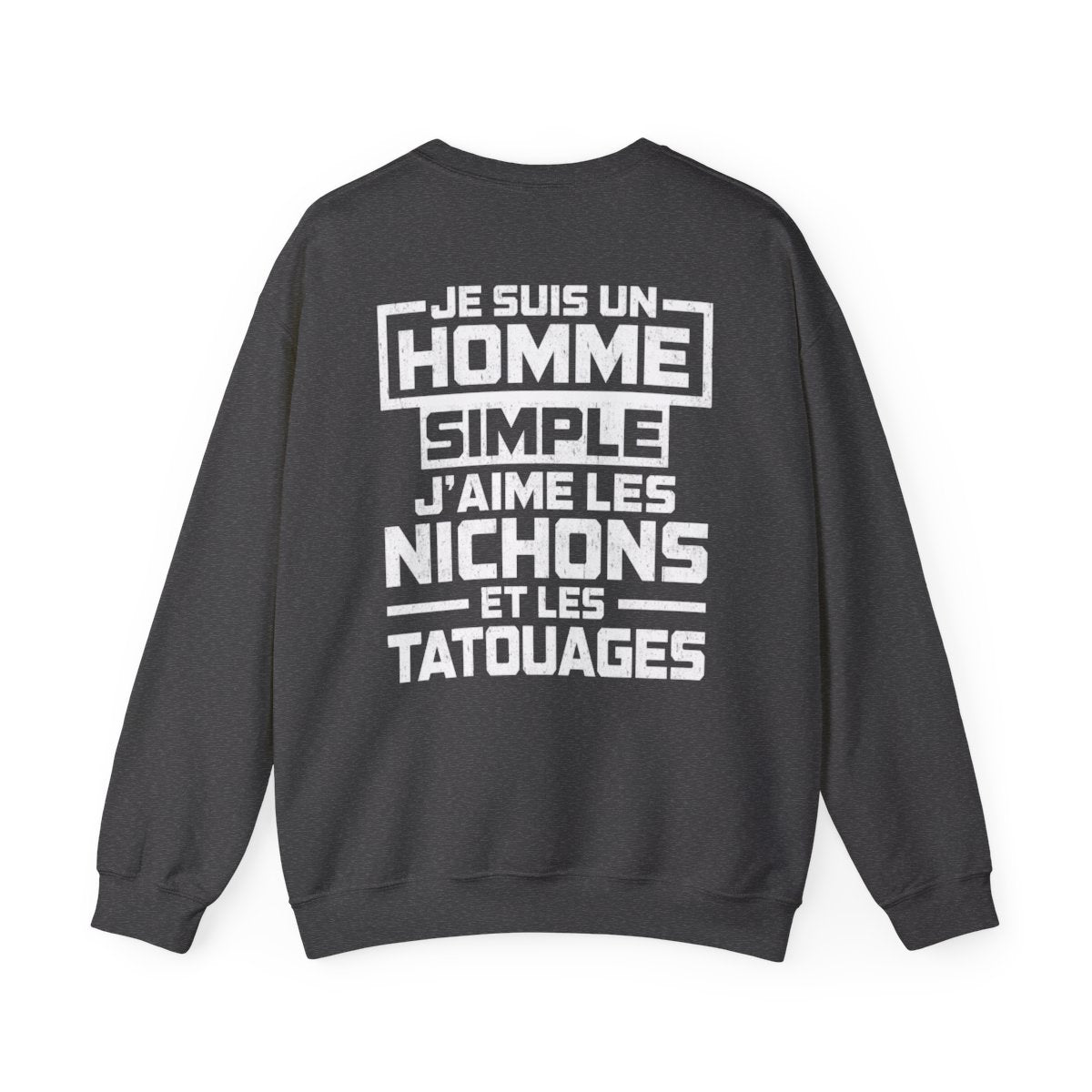 Je suis une homme simple, j'ai me les nichons et les tatouages