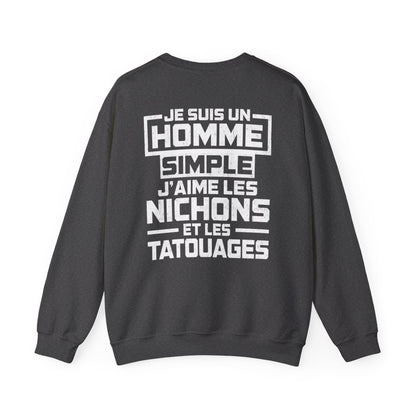 Je suis une homme simple, j'ai me les nichons et les tatouages