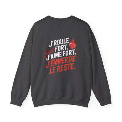 J’roule fort, j’aime fort, j’emmerde le reste.
