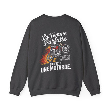 La femme parfaite adore la vitesse n'a peur de rien et est déjantée, qui c'est une motarde