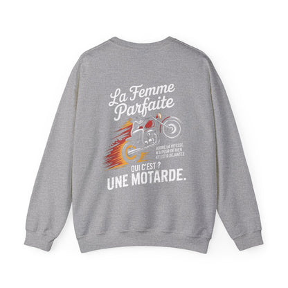 La femme parfaite adore la vitesse n'a peur de rien et est déjantée, qui c'est une motarde