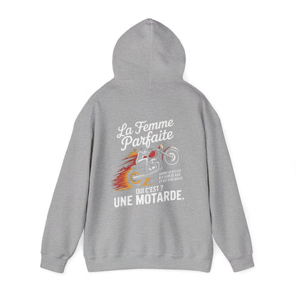 La femme parfaite adore la vitesse n'a peur de rien et est déjantée, qui c'est une motarde