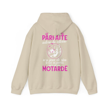 La femme parfaite adore la vitesse n'a peur de rien et est déjantée