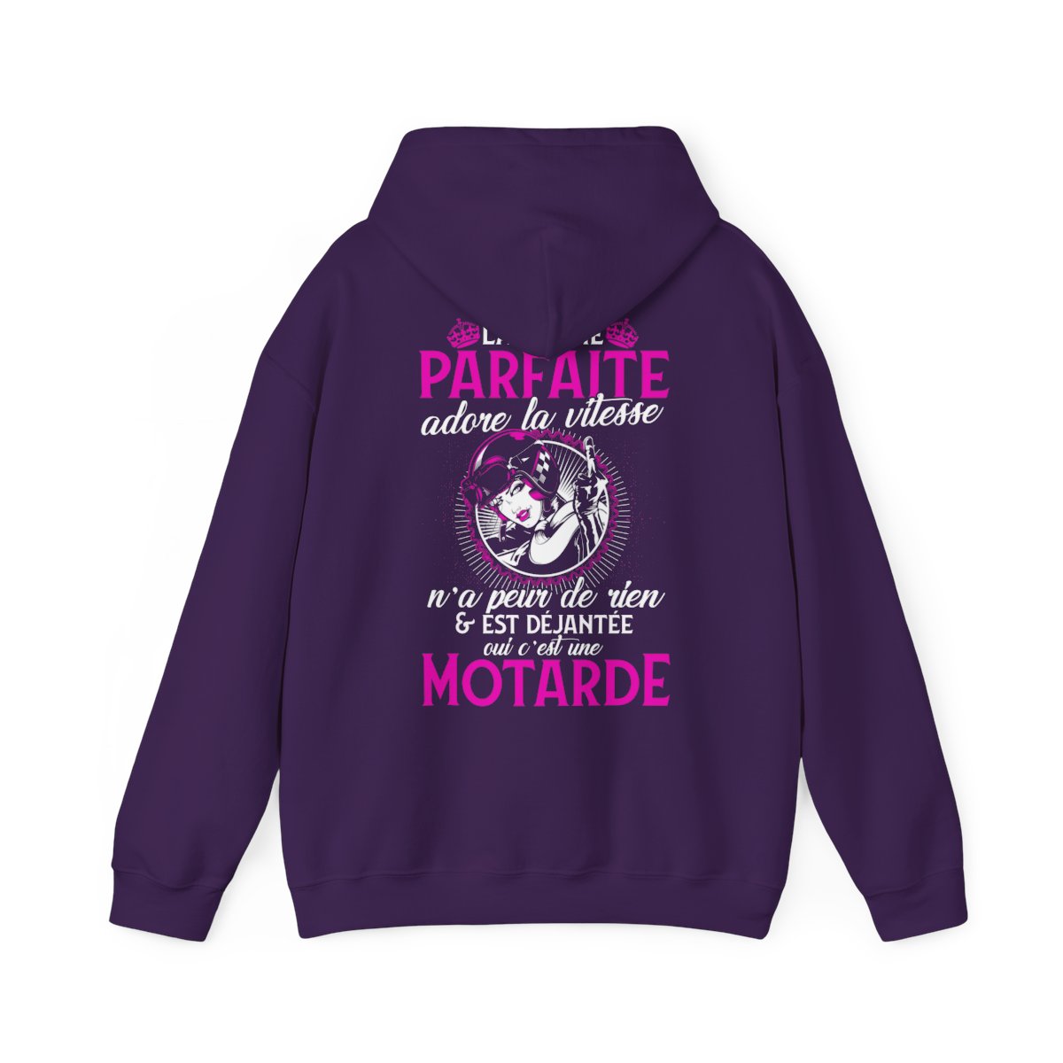 La femme parfaite adore la vitesse n'a peur de rien et est déjantée