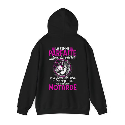 La femme parfaite adore la vitesse n'a peur de rien et est déjantée