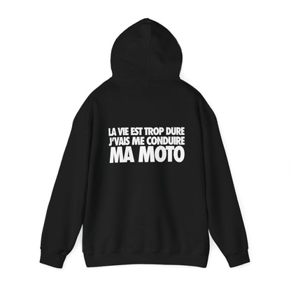 La vie est trop dure, j'vais me conduire ma moto