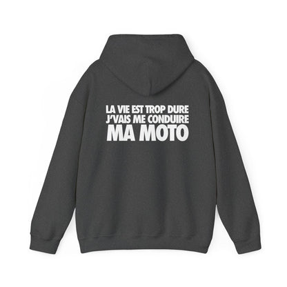 La vie est trop dure, j'vais me conduire ma moto