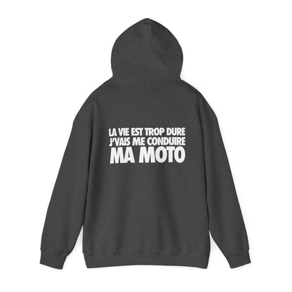 La vie est trop dure, j'vais me conduire ma moto