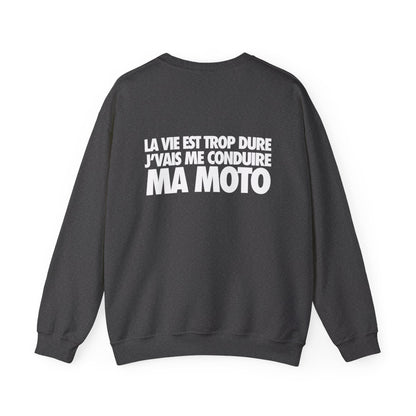 La vie est trop dure, j'vais me conduire ma moto