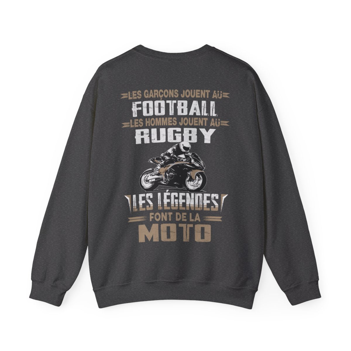 Les garcons jouent au football, les hommes jouent au rugby et les légendes font de la moto