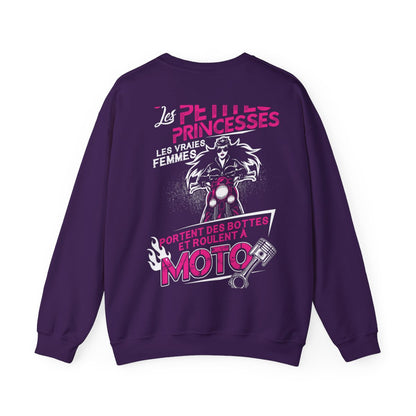 Ls vraies femmes portent des bottes et roulent à moto