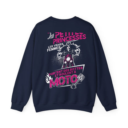 Ls vraies femmes portent des bottes et roulent à moto