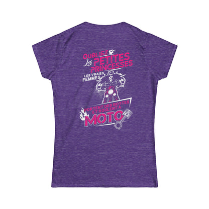 Ls vraies femmes portent des bottes et roulent à moto