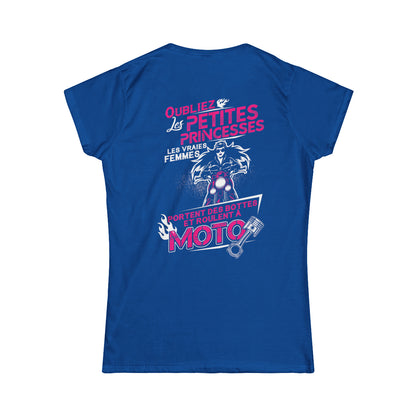 Ls vraies femmes portent des bottes et roulent à moto