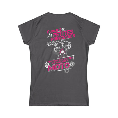 Ls vraies femmes portent des bottes et roulent à moto