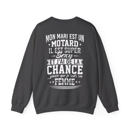 Mon mari est un motard, il est super sexy et j'ai de la chance parce que je suis sa femme