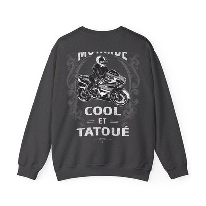 Motarde Cool et Tatoué