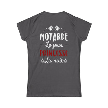 Motarde le jour, princesse la nuit