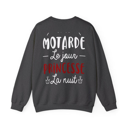 Motarde le jour, princesse la nuit