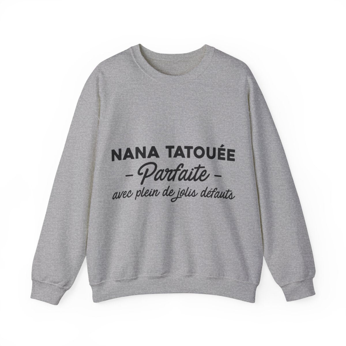 Nana tatouée parfaite avec plein de jolis défauts