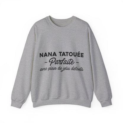 Nana tatouée parfaite avec plein de jolis défauts