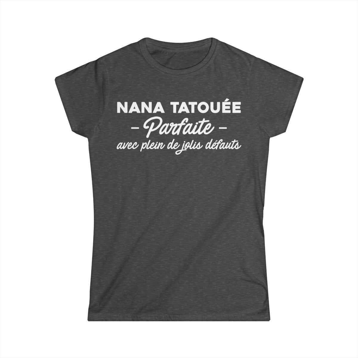 Nana tatouée parfaite avec plein de jolis défauts