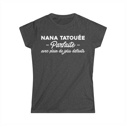 Nana tatouée parfaite avec plein de jolis défauts