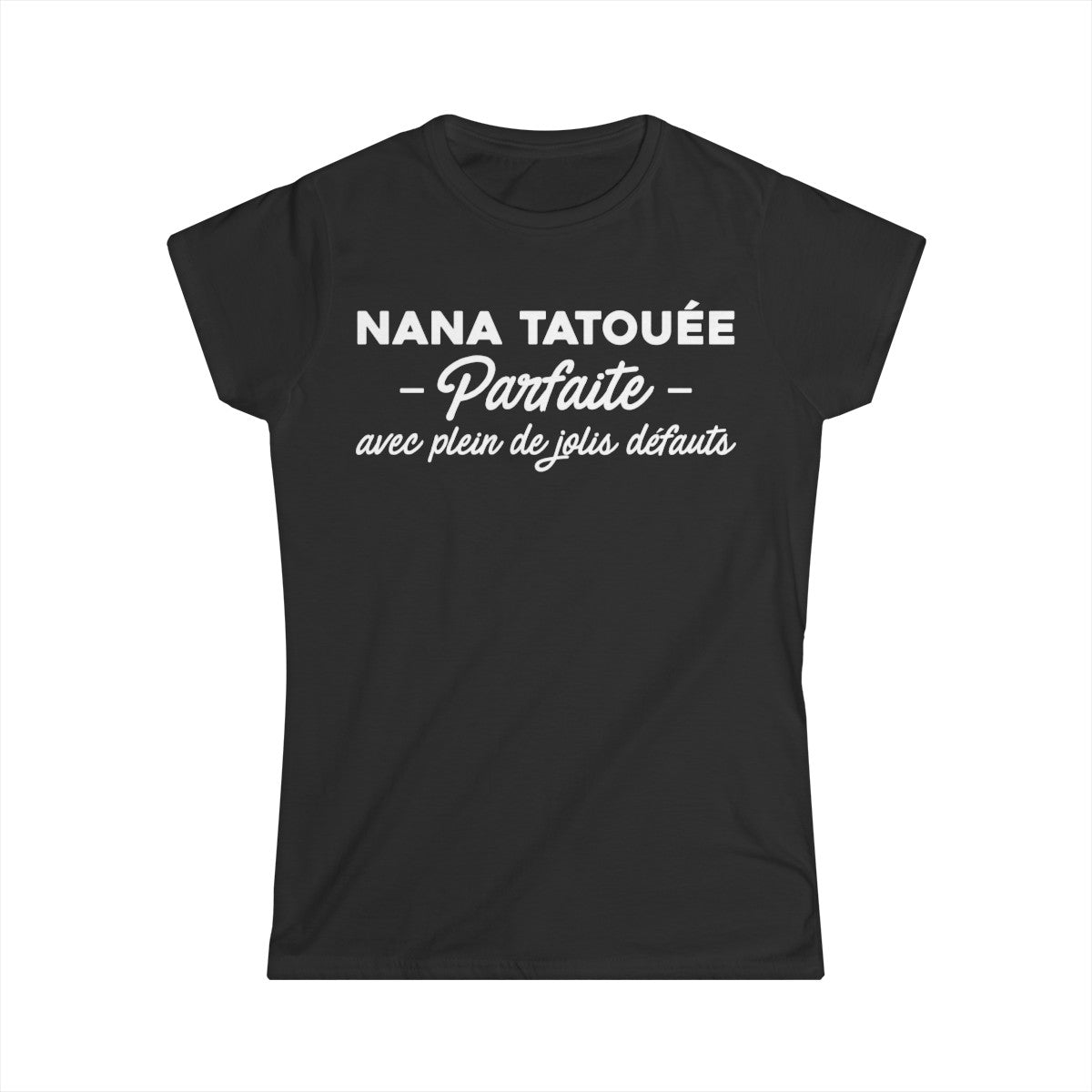 Nana tatouée parfaite avec plein de jolis défauts