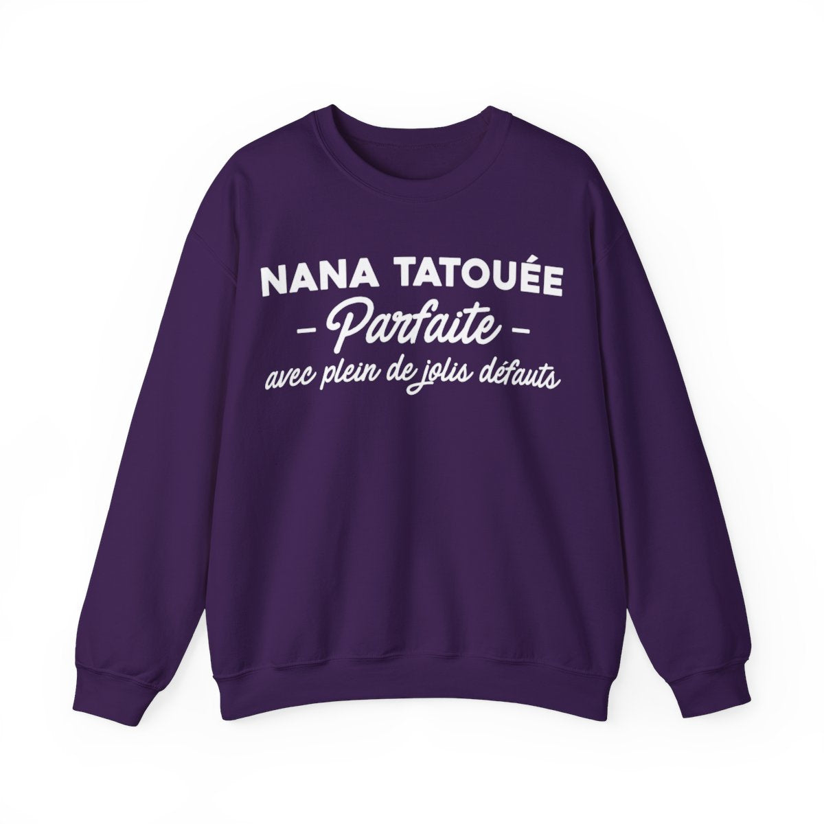 Nana tatouée parfaite avec plein de jolis défauts