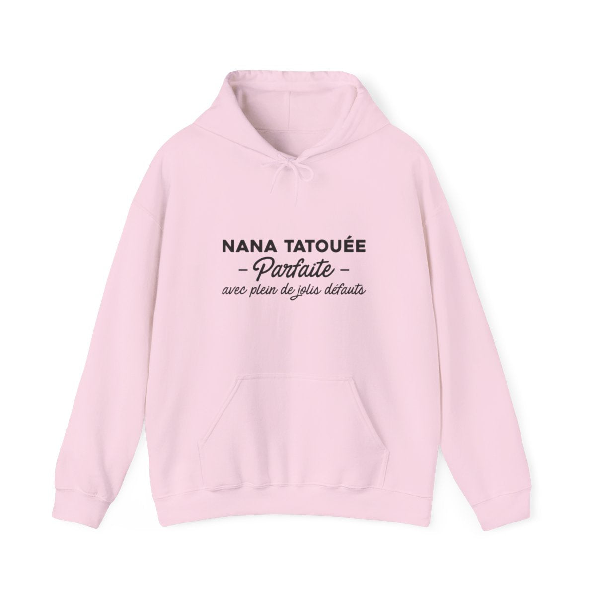 Nana tatouée parfaite avec plein de jolis défauts