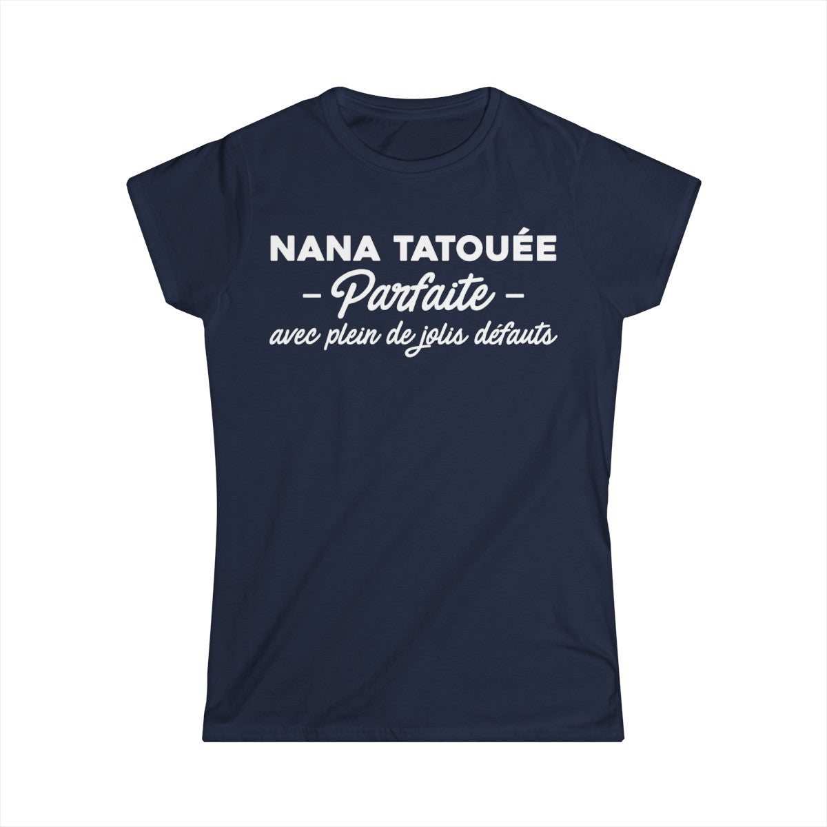 Nana tatouée parfaite avec plein de jolis défauts