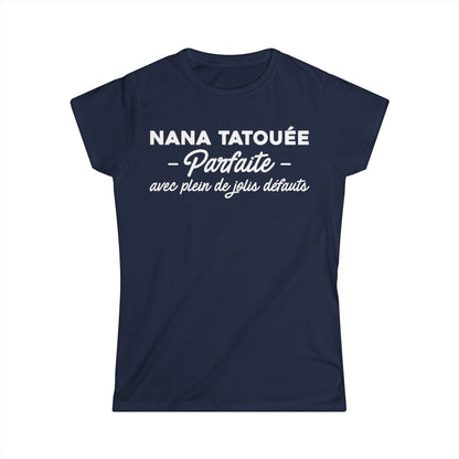 Nana tatouée parfaite avec plein de jolis défauts