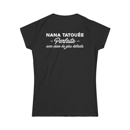 Nana tatouée parfaite avec plein de jolis défauts