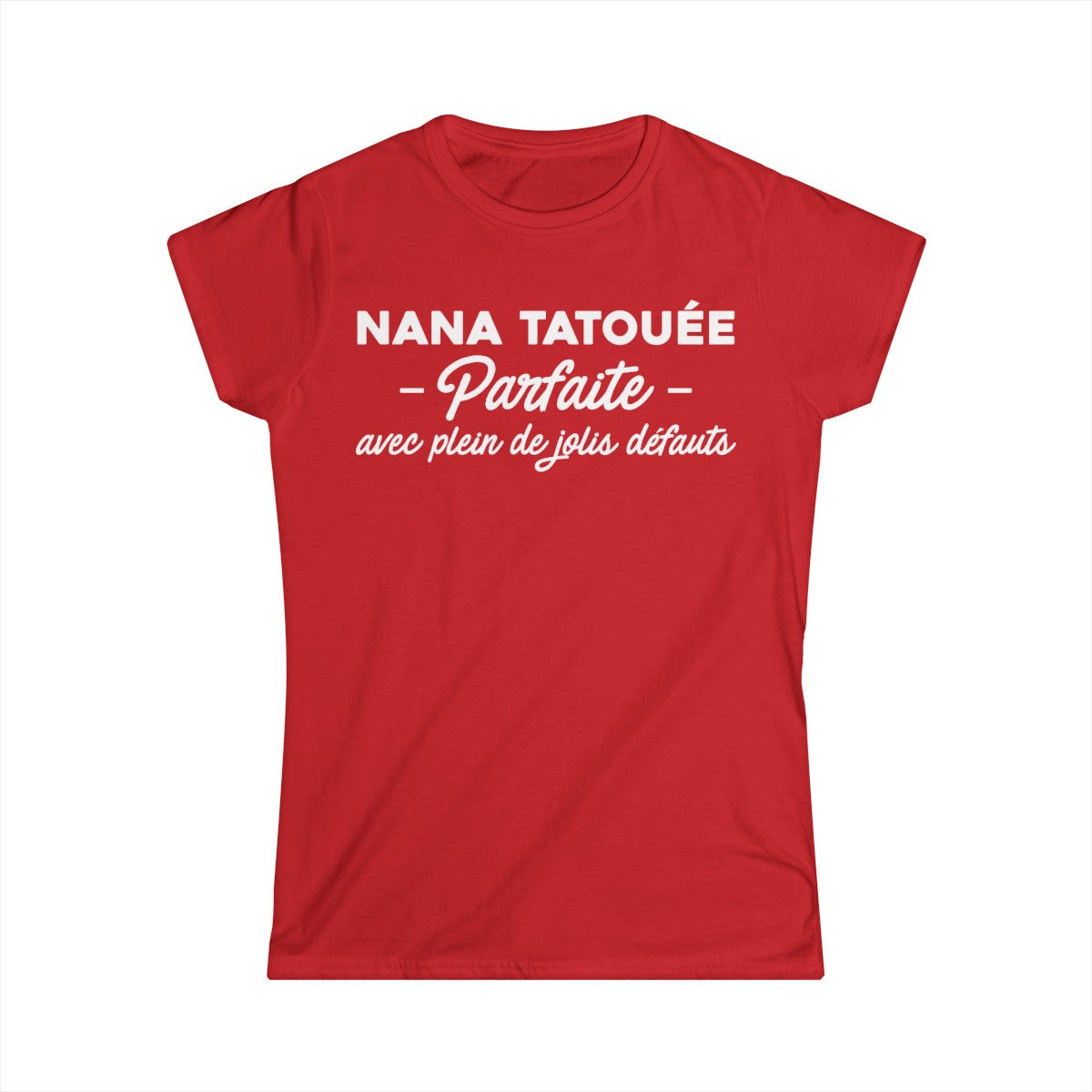 Nana tatouée parfaite avec plein de jolis défauts