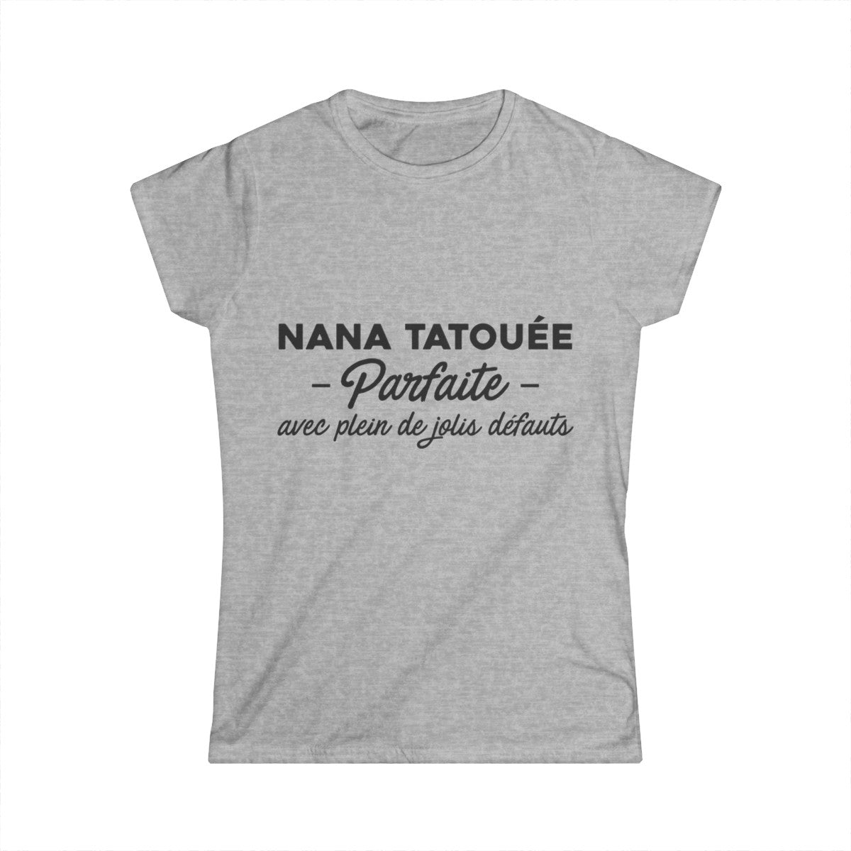 Nana tatouée parfaite avec plein de jolis défauts