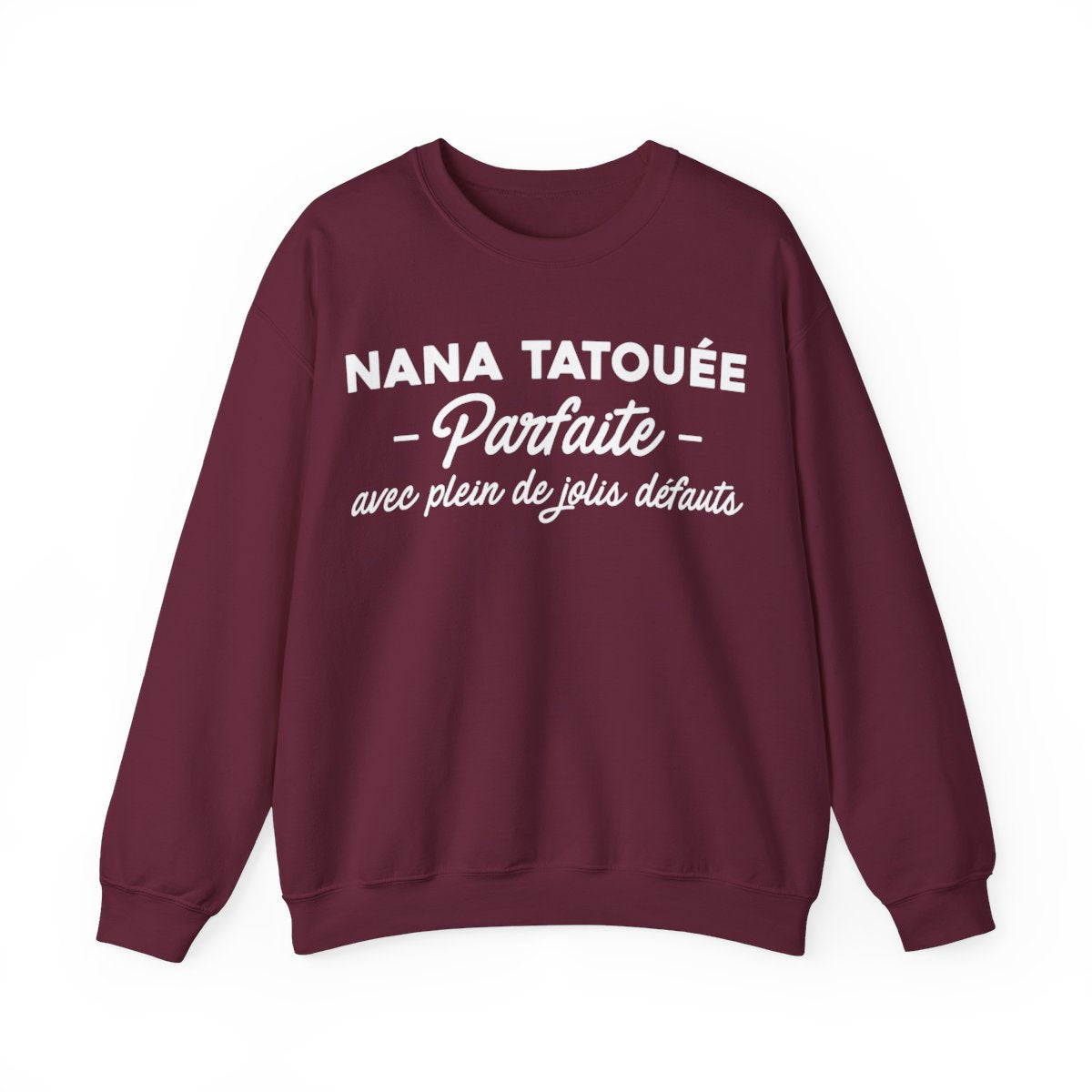 Nana tatouée parfaite avec plein de jolis défauts