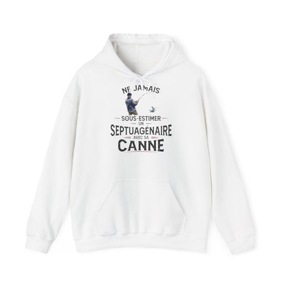 Ne jamais sous-estimer un septuagénaire avec sa canne