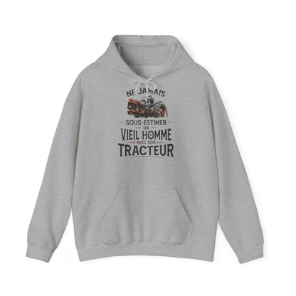 Ne jamais sous estimer un vieil homme avec son tracteur