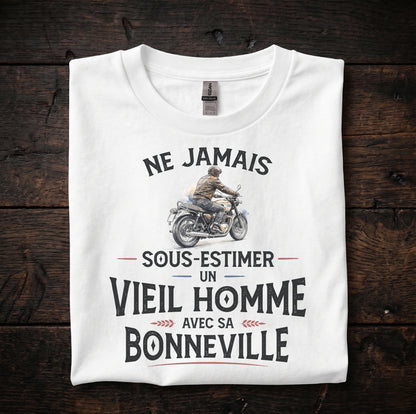 Ne jamais sous-estimer un vieil homme avec sa Bonneville