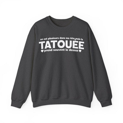 On est plusieurs dans ma tête mais la tatouée prend souvent le dessus
