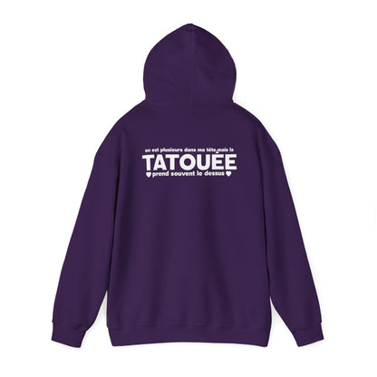 On est plusieurs dans ma tête mais la tatouée prend souvent le dessus