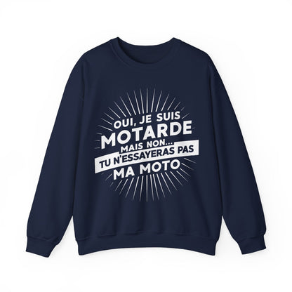 Oui, je suis motarde mais non... tu n'essayeras pas ma moto